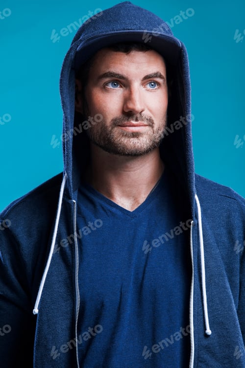 Preview: Stylish man in hoodie looking away