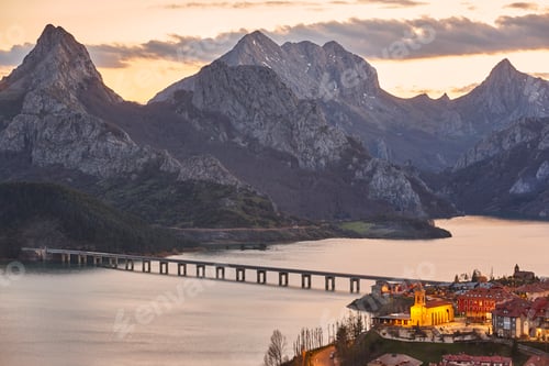 Preview: Picturesque mountain and reservoir landscape in Spain. Riano village. Europe