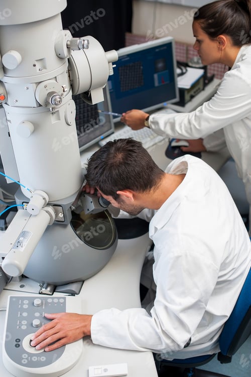 Preview: Scientists operating advanced equipment in a lab