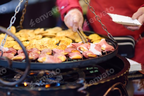 Preview: Traditional Poland street food oscypek is a grilled cheese of salted sheep milk
