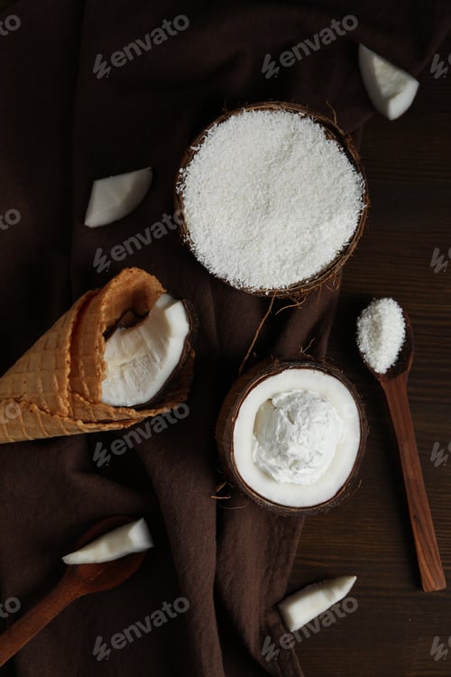 Preview: Summer dessert - ice cream, ice cream with coconut