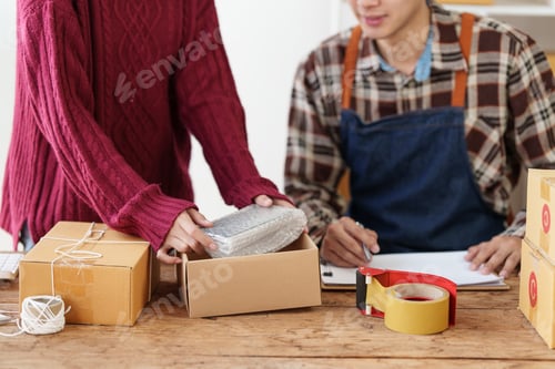 Preview: Asian couple doing business online. Entrepreneurs, small SME businesses concept.