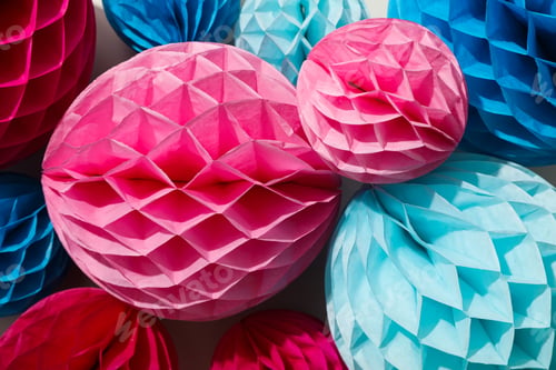Preview: Pink and blue paper balls, close up