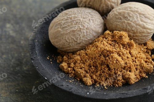 Preview: Nutmeg Whole and Grated