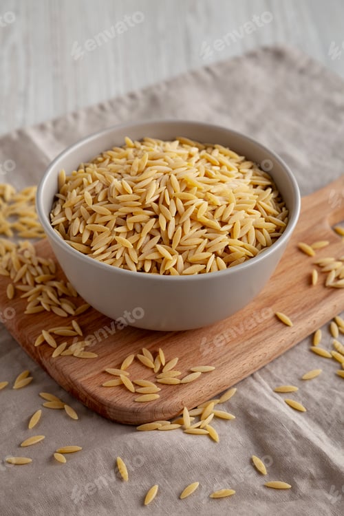 Preview: Organic Dried Orzo Pasta in a Bowl, side view.