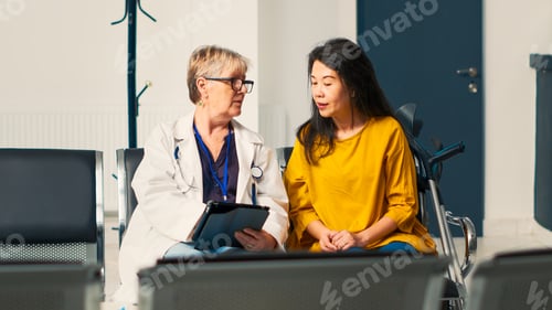 Preview: Health specialist consulting patient with crutches