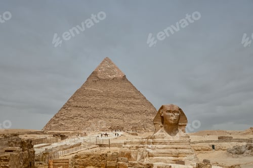 Preview: Majestic sphinx sculpture stands guard in front of the iconic pyramids of Giza, Egypt.