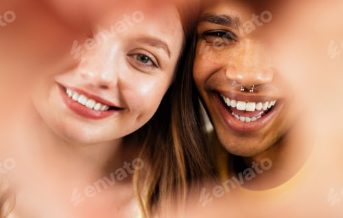 Vista previa: modern multiethnic unstereotyped couple lifestyle moments at home.