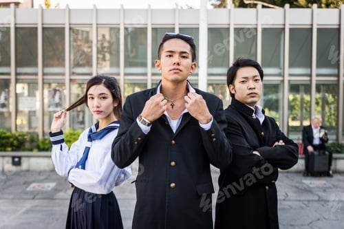 Preview: Japanese students meeting outdoors