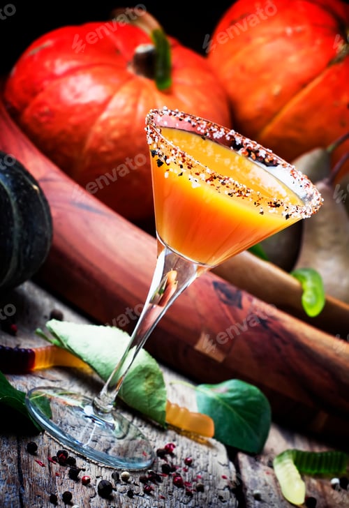 Preview: Fresh pumpkin juice on a dark Halloween background, selective focus