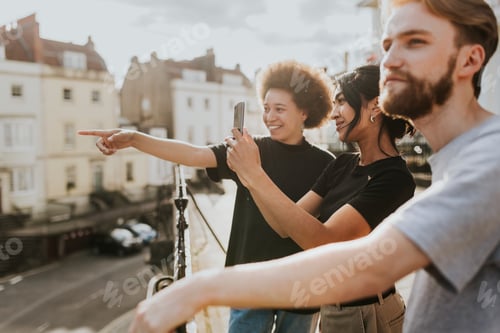 Preview: Three friends sightseeing in the city