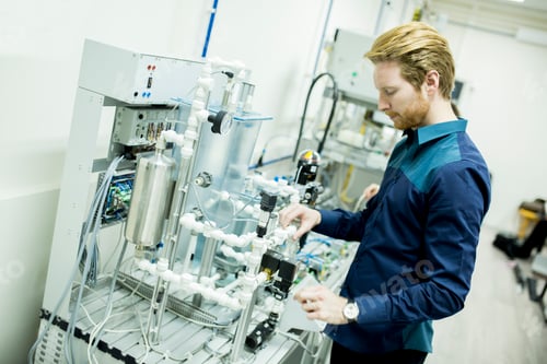 Preview: Engineer in the factory