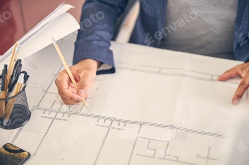 Preview: Close up of male hand drawing sketch