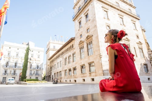 Preview: Woman traveling in Valencia city
