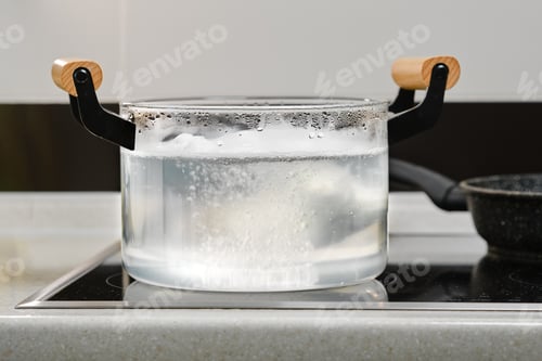 Preview: Preparation of poached egg in boiling water