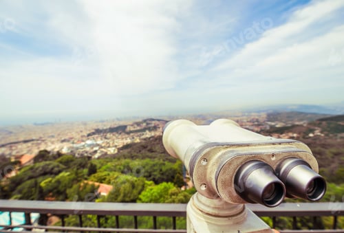 Preview: binoculars for sightseeing