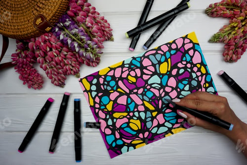 Preview: A woman's hand paints a neuro graphic drawing with a marker