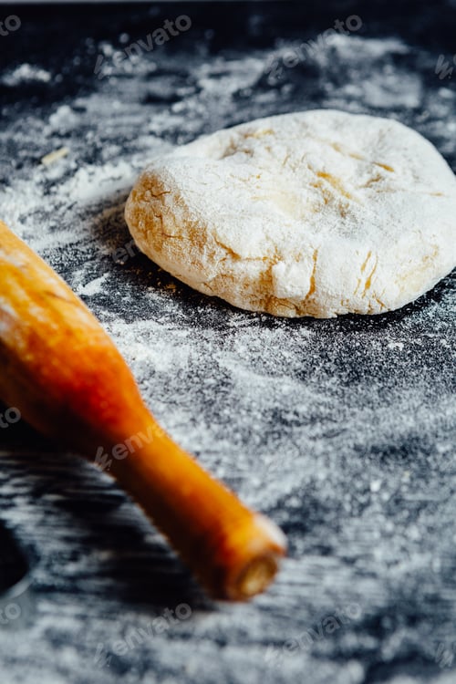 Preview: Dough and rolling pin