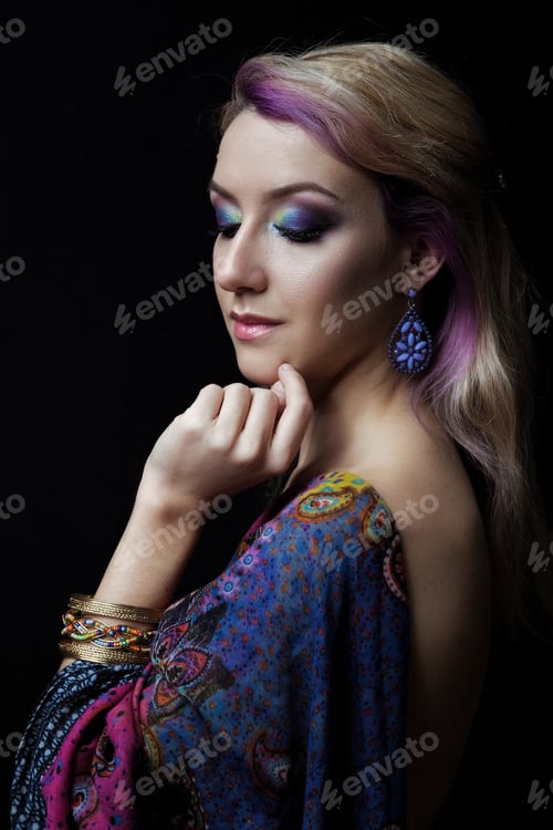 Preview: Portrait Of A Female Model In Ethnic Indian Costume With Jewellery And Traditional Makeup.