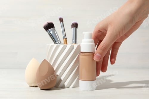 Preview: Makeup sponges with brushes and foundation cream