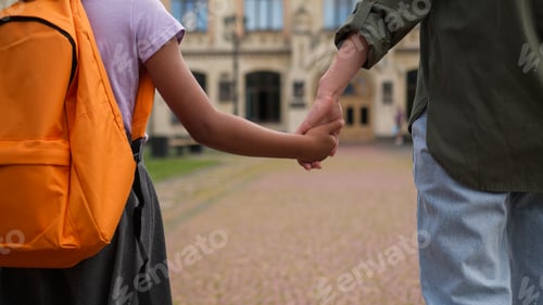 Visualização: Mãe, filho, juntos, frequentando a escola, ensino fundamental, ensinam criança, garotinha afro-americana