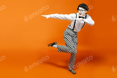 Preview: Pantomime on the orange background