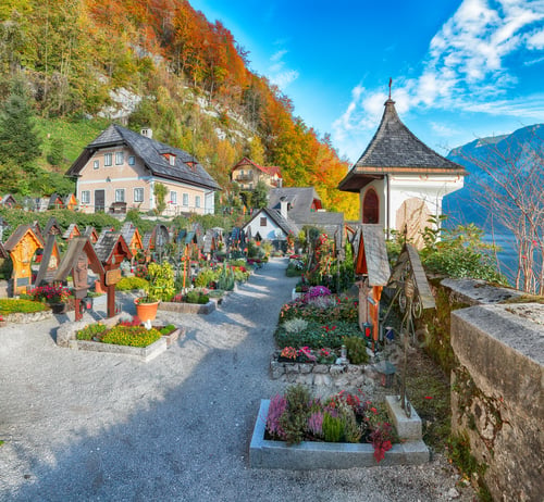 Preview: Stunning view of famous Hallstatt mountain village with Hallstatter lake.