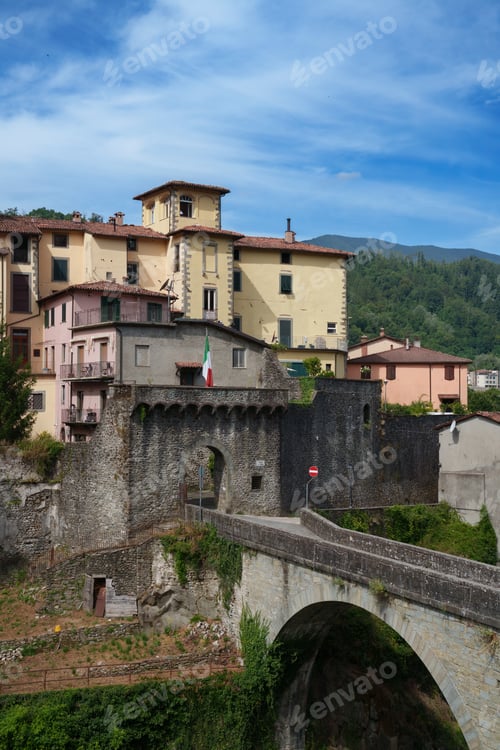 Preview: View of Castelnuovo di Garfagnana, Tuscany, Italy