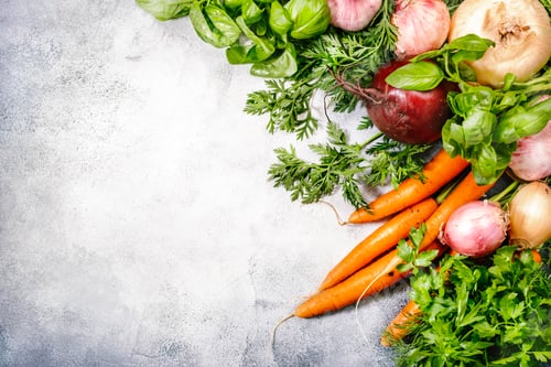 Preview: Assortment of fresh root vegetables and spicy herbs. Healthy food, summer cooking concept