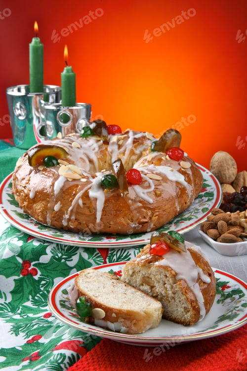 Preview: Roscon de Reyes, spanish typical dessert of Epiphany