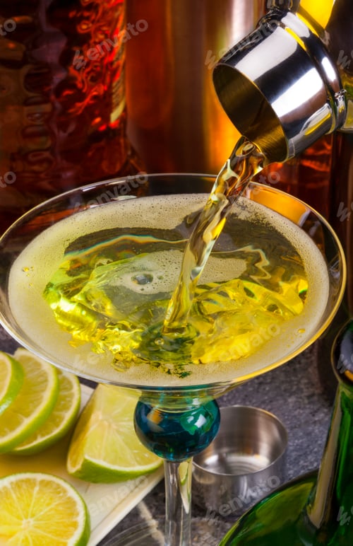 Preview: Mixing a cocktail