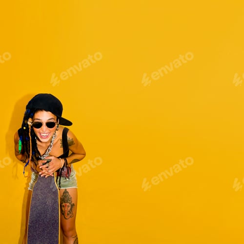 Preview: Dont worry. Be happy. Girl with dreadlocks and tattoos. Skatebo