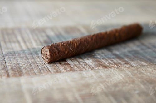 Preview: Cuban cigar on table, Cuba