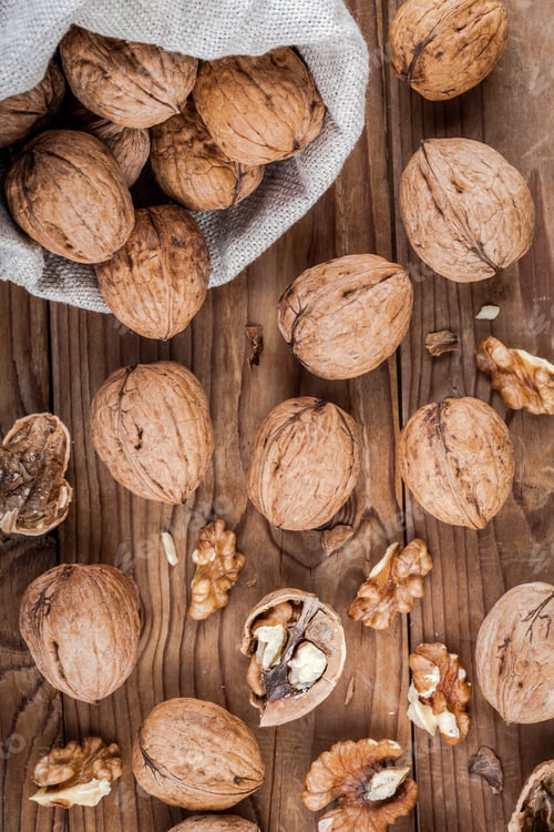 Preview: Walnuts on a wooden background