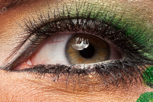 Preview: Close up of an eye with artistic make up