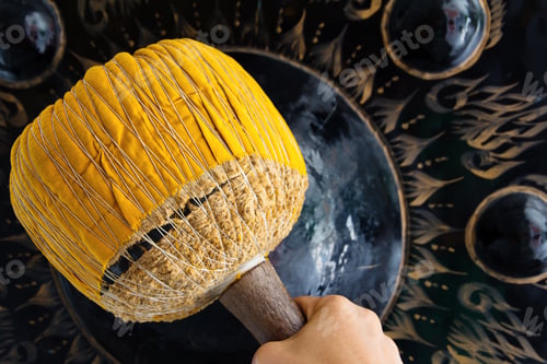 Preview: Hand hit big gong in temple