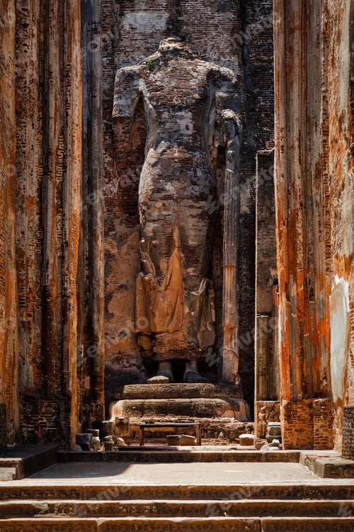 Preview: Ruins of Lankatilaka Vihara temple with Buddha image. Pollonaruwa, Sri Lanka