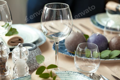 Visualização: Conjunto de mesa com velas e galhos de plantas