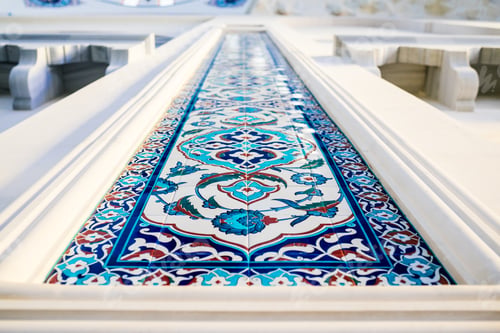 Preview: Interior with multicolored tile panel in Çamlıca Mosque.