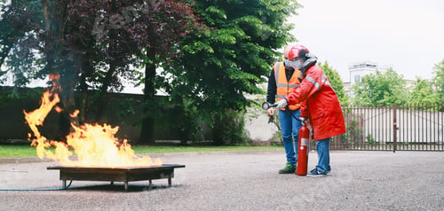 Preview: corporate safety - exercise during a firefighting course