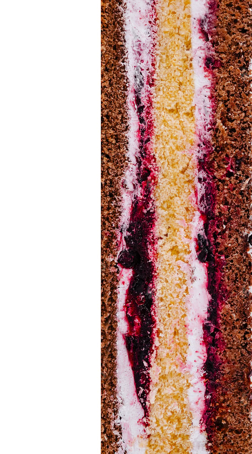 Preview: Delicious layered cake with cream filling showing its texture