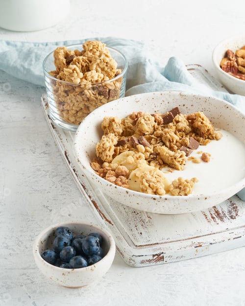 Preview: Granola. Breakfast, healthy diet food with oat flakes