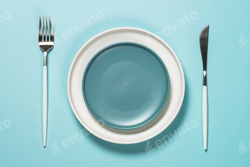 Preview: Table setting with white plate and cutlery on blue