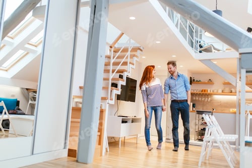 Vorschau: Paar zieht in neue Wohnung