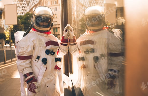 Preview: spaceman in a futuristic station