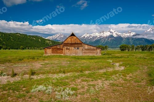 Preview: Old barn in Grand Teton Mountains