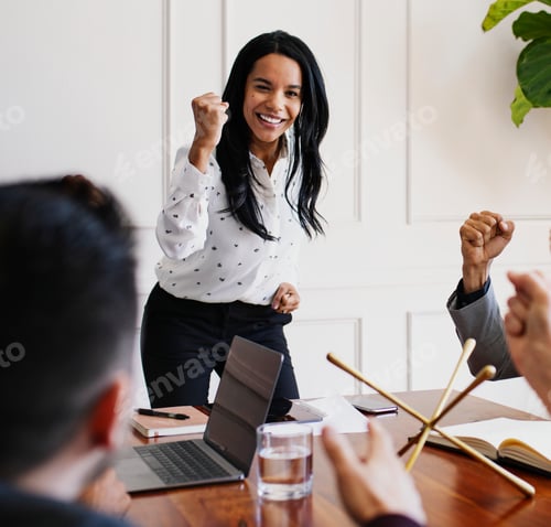 Preview: Businesswoman motivating her team members in a meeting