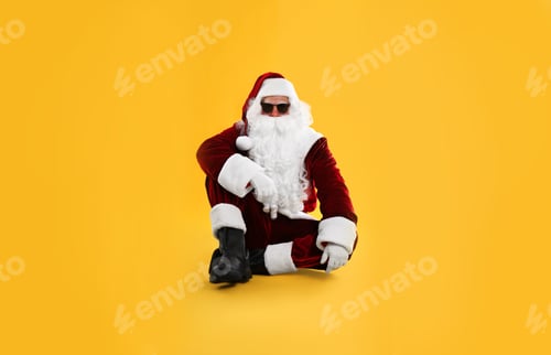 Preview: Santa Claus with sunglasses on yellow background
