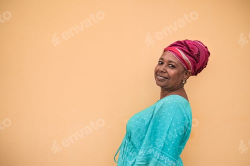 Preview: Beautiful african senior woman with turban and traditional dress