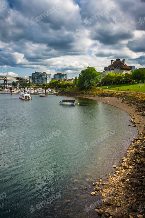 Preview: The Williamette River At Tom Mccall Waterfront Park, In Portland, Oregon.